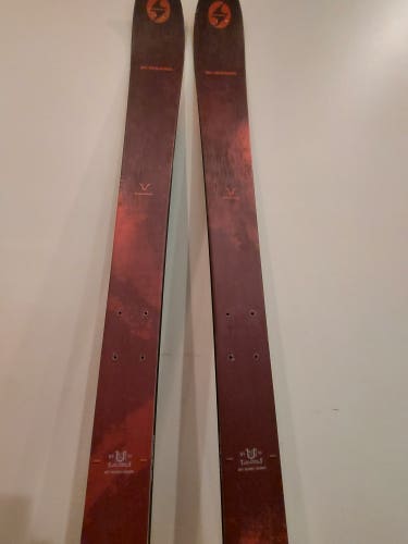 2022 All Mountain 171 cm Blizzard Brahma 88 Skis (Used)