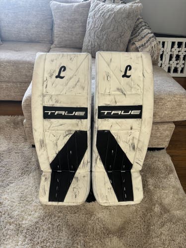 33" True L95 Goalie Leg Pads (Used)