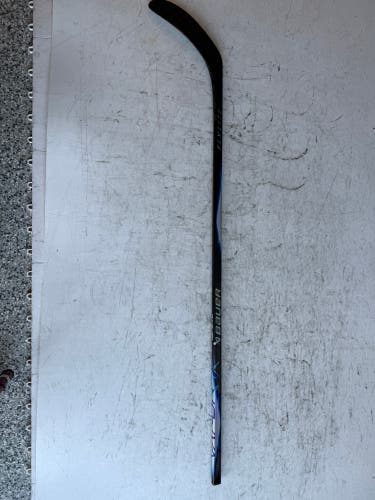 Junior Bauer Vapor Flylite Right Handed Hockey Stick P28 30 Flex (New)