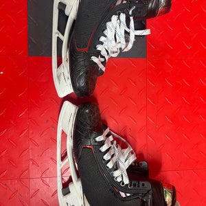 2023 Bauer Vapor Hyperlite 2 Hockey Skates Regular Width Pro Stock 7 (Used)
