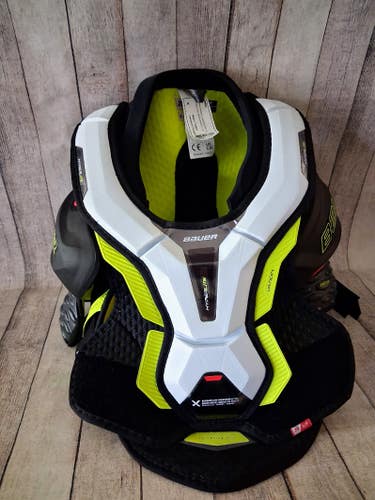 Bauer Vapor Hyperlite Shoulder Pads