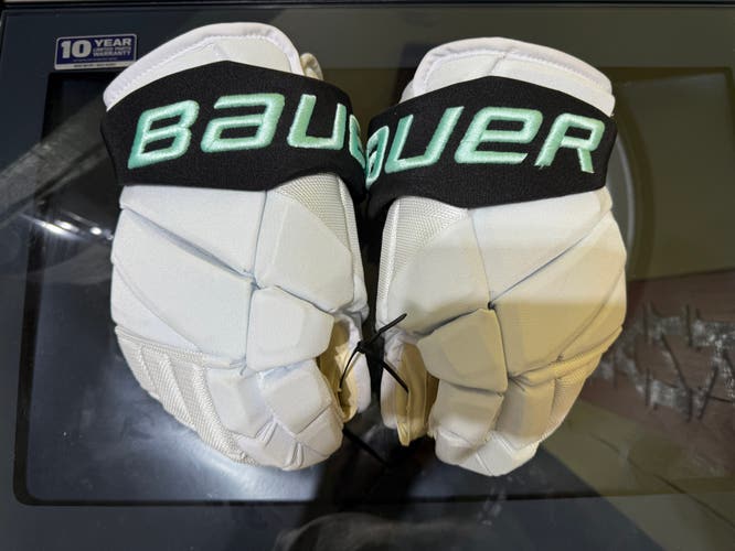 2023 NHL Allstar Game Bauer Vapor Hyperlite Gloves 14" (NEW)
