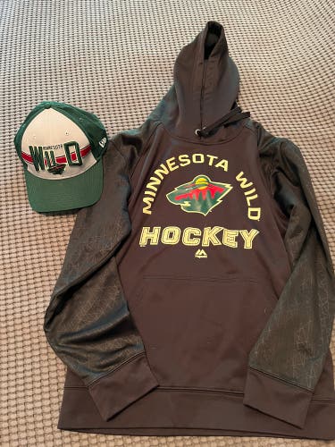 Minnesota Wild Bundle - Black Medium Adult Unisex Sweatshirt & Hat (Used)