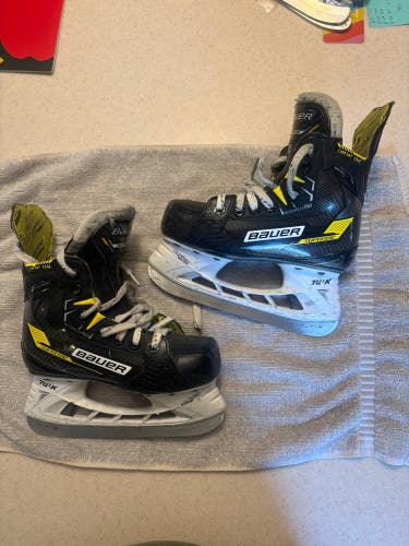 Bauer Supreme Matrix Hockey Skates Regular Width Size 1 (Used)