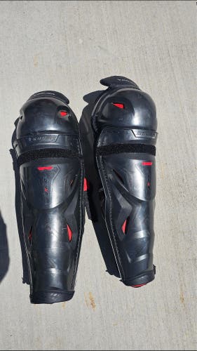 Senior Bauer Vapor 3X Pro 17" Shin Pads (Used)