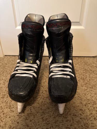2023 Bauer Vapor Hyperlite 2 Hockey Skates Regular Width 8 (Used)