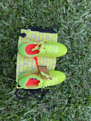 Green Men's Size M 8.5 (W 9.5) Nike Cleats (New)