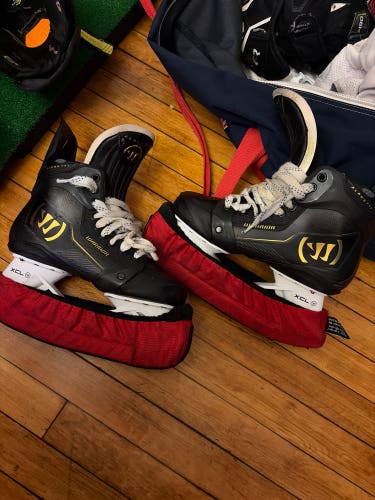 2025 Warrior Alpha Pro Hockey Skates Regular Width 7.5 (Used)