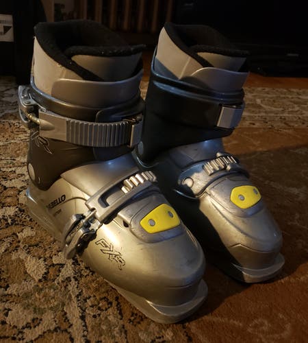 KIDS YOUTH 22.5 (YOUTH 4.5) SKI BOOTS DALBELLO FXR 2*USED* WASHED & CLEANED