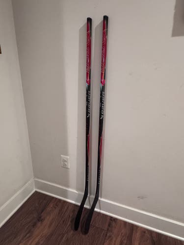 2-pack Bauer Vapor Flylite Right Handed Hockey Stick P28 50 Flex (Used)