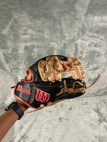 Black Wilson A2000 RH Infield Baseball Glove 11.25" (Used)