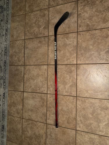 Senior Bauer Vapor X4 Right Handed Hockey Stick P28 76 Flex (Used)