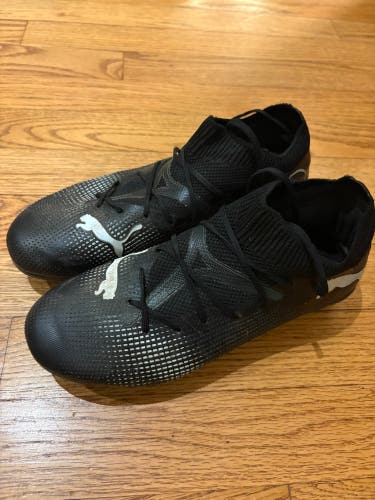 Black Kids 4Y (Big Kids / Youth) Puma Future Cleats (Used)