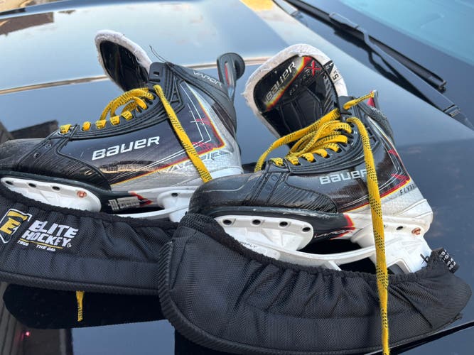 2025 Bauer Vapor Flypro Hockey Skates Regular Width Size 5.5 (Used)