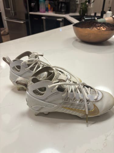 White Unisex Size M 7.0 (W 8.0) Adult Nike Huarache 9 Elite Mid Top Molded Cleats (Used)