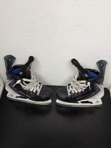 2025 Bauer Vapor Flylite Hockey Skates Size 2 (Used)