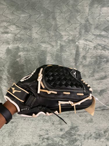Black Mizuno Prospect RH Softball Glove 12" (Used)