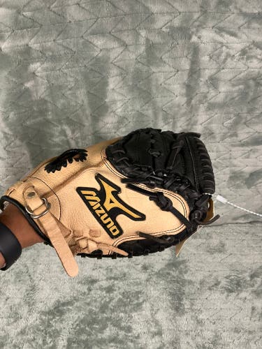Black Mizuno Prospect Power Close RH Catcher's Baseball Glove 32.5" (Used)