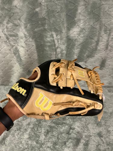 Brown Adult Wilson A2000 RH Infield Baseball Glove 11.5" (Used)