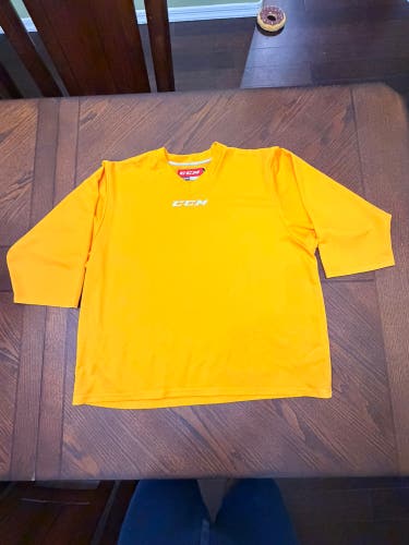 Yellow Goalie Cut Junior Unisex CCM Hockey Jersey (Used)