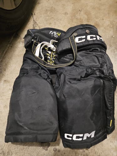 Junior Large CCM AS-V Pro Hockey Pants (Used)