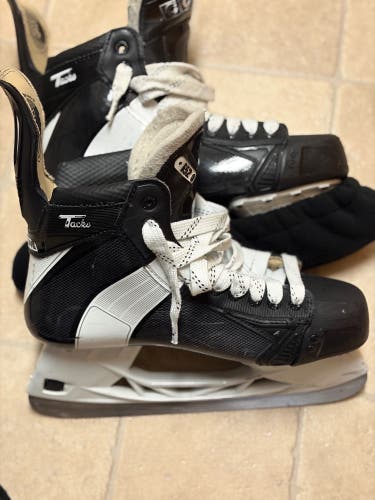 2024 CCM Tacks 652 Hockey Skates Regular Width 10 (Used)