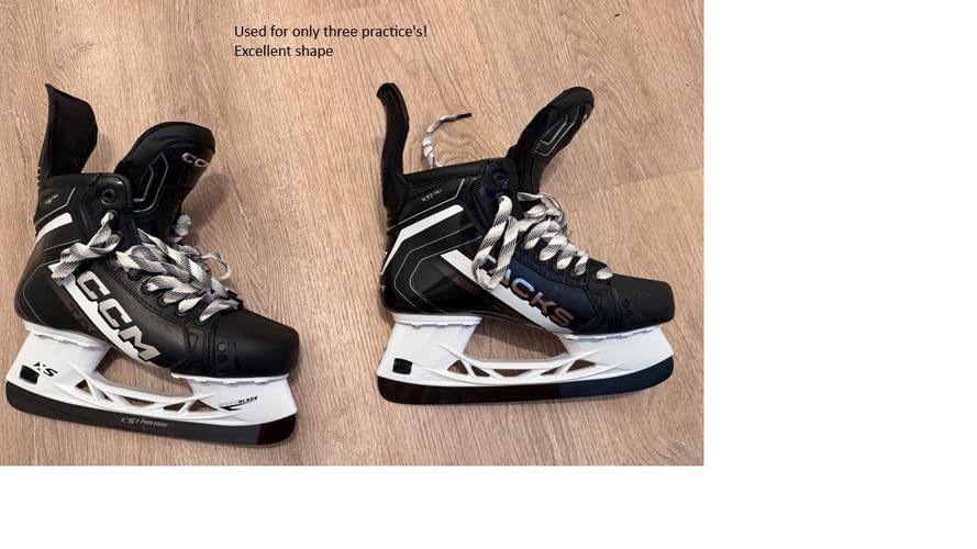 Black 2026 CCM Tach XR90 Hockey Skates Regular Width 7.5 (Used)