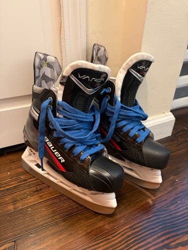 Black Bauer Vapor X3 Hockey Skates Regular Width Size 5.5 (Used)