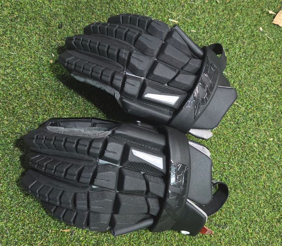 STX Surgeon RZR2 Lacrosse Goalie Gloves (Used) - Black