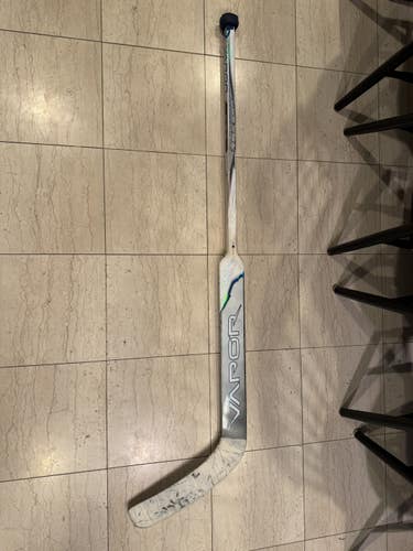 Intermediate Bauer Vapor Flylite Regular Goalie Stick 23" Paddle P31 Curve (Used)