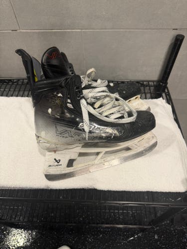 2023 Bauer Vapor Hyperlite 2 Hockey Skates 9.5 (Used)