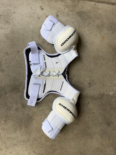 Men's Large Senior Sher-Wood 5030 Shoulder Pads (Used)
