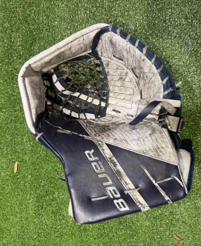 Intermediate Bauer Supreme 3S Regular Goalie Glove