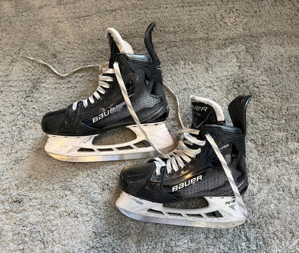 Black/Gray 2024 Bauer Supreme Matrix Hockey Skates Size 5 (Used)