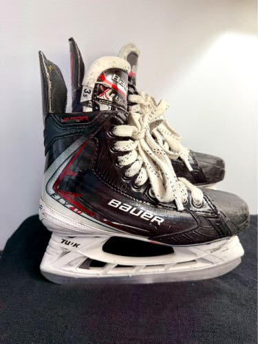 2025 Bauer Vapor Fly40 Hockey Skates Extra Wide Width Size 3.5 (Used) w Superfeet Hockey Performanc