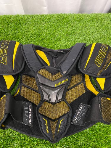Medium Senior Bauer Supreme TotalOne MX3 Shoulder Pads (Used)