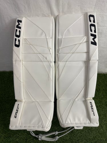 Intermediate 30"+1 CCM Extreme Flex E6.9 Goalie Leg Pads (New)
