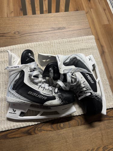 White 2026 Limited Edition Bauer Vapor Flylite Hockey Skates 8.5 (Used)