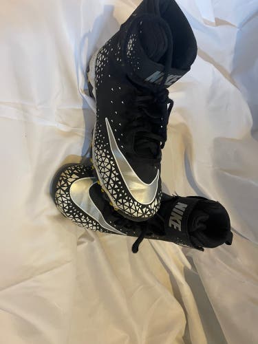 Men's 4Y (Big Kids / Youth) Nike Force Savage Shark 2 High Top Turf Cleats (Used)