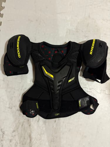 Men's Medium Senior Sher-Wood Rekker Legend 2 Shoulder Pads (Used)