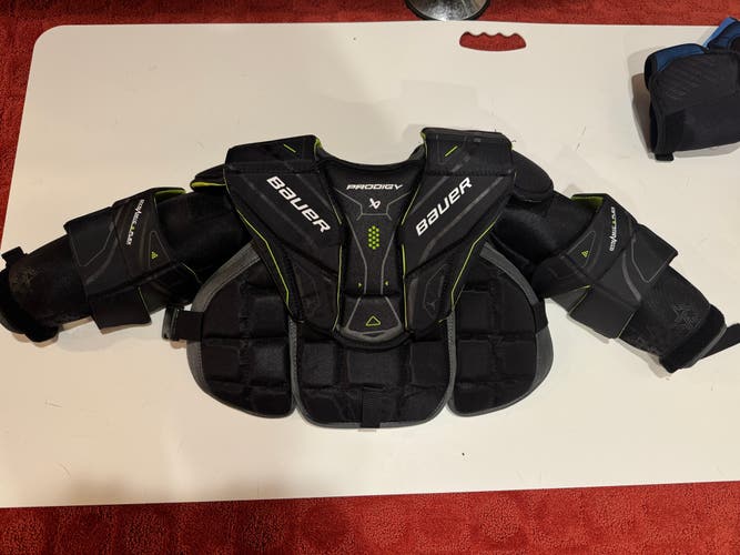Large/Extra Large 2024 Bauer Prodigy Goalie Chest Protector (Used)