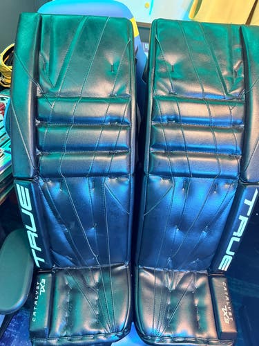 35" True Catalyst 7X3 Goalie Leg Pads (Used)