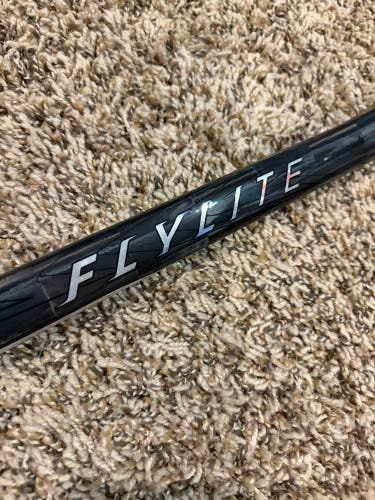 Bauer Vapor Flylite SR Grip RH Hockey Stick P28 77 Flex (New with Flaws) Black/Silver (No Warranty)