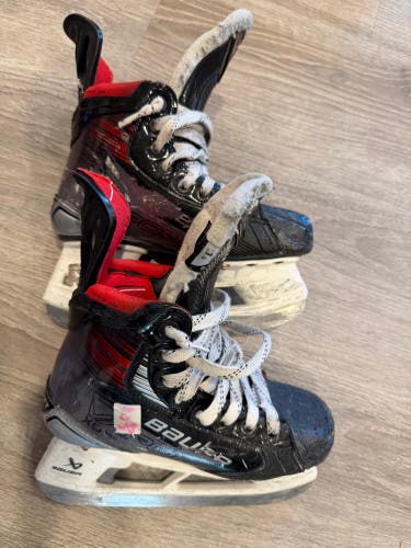2023 Bauer Vapor X5 Pro Hockey Skates Regular Width Size 1.5 (Used)