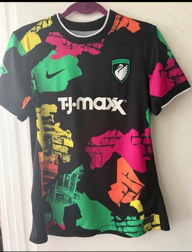 Black Medium Women's Nike Jersey (New)