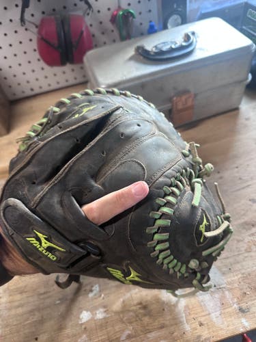 RH Mizuno Catcher's MVP Prime Softball Glove 34" (Used)