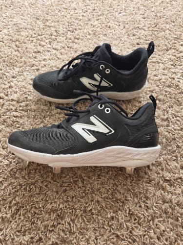 Black Men's Size M 10.5 (W 11.5) New Balance Low Top Metal (Used)