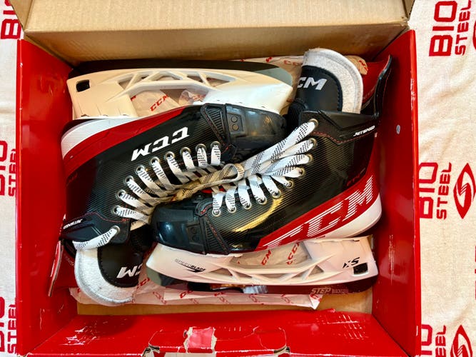 CCM JetSpeed FT4 Pro Hockey Skates Pro Stock 8 Tapered (Used)