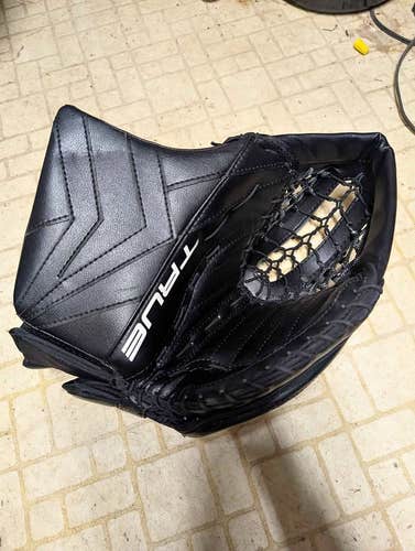 True Catalyst 7x3 Glove (Senior)