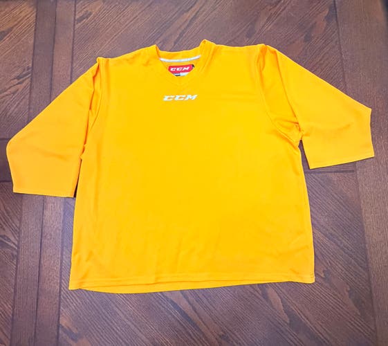Yellow Large Men's CCM Hockey Jersey (Used)